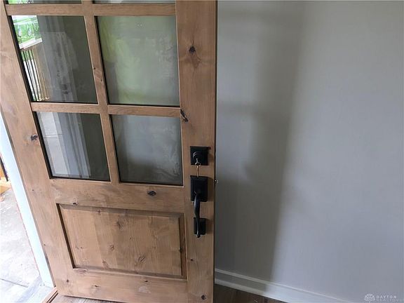 3rd image of 437 Warwick Pl
