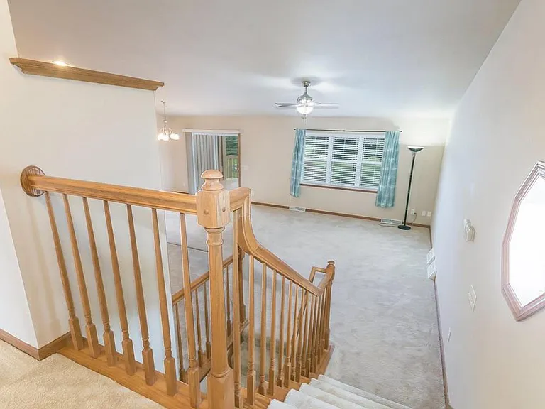 1087 N Pine St — Photo 12