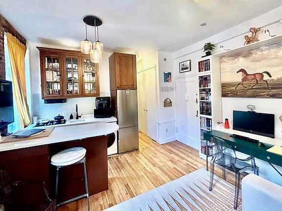 5th image of 304 W 10th St APT 2B