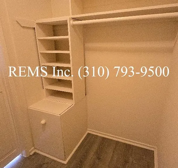 15025 Archwood St — Photo 21