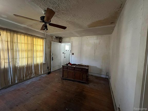 2nd image of 231 W Bennett Ave