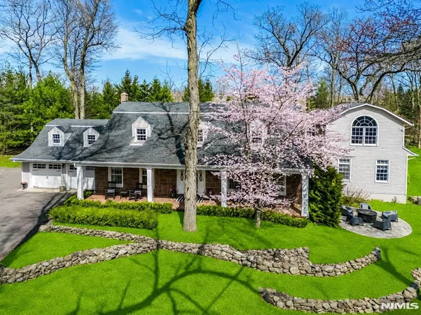 202 Chestnut Ridge Rd, Saddle River, NJ 07458
