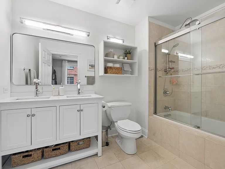 2310 W Saint Paul Ave #501 — Photo 19