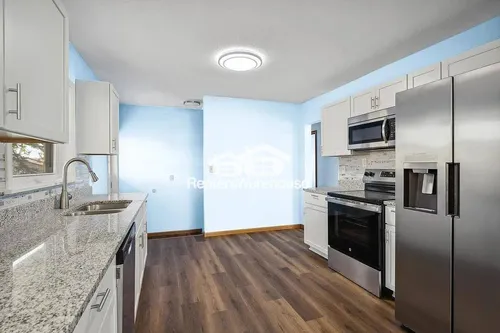 4456 Lexington Ave N Photo 1