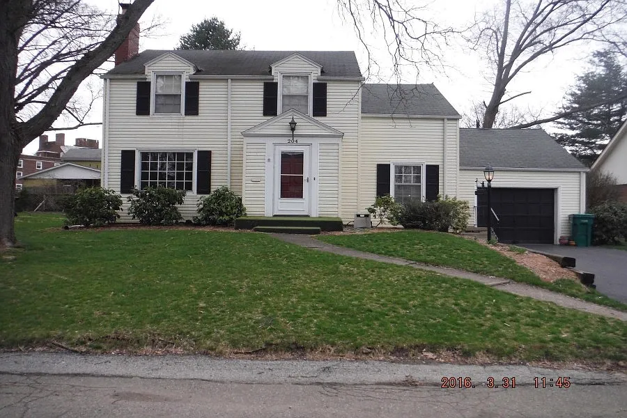 204 Bentley Ave photo 1