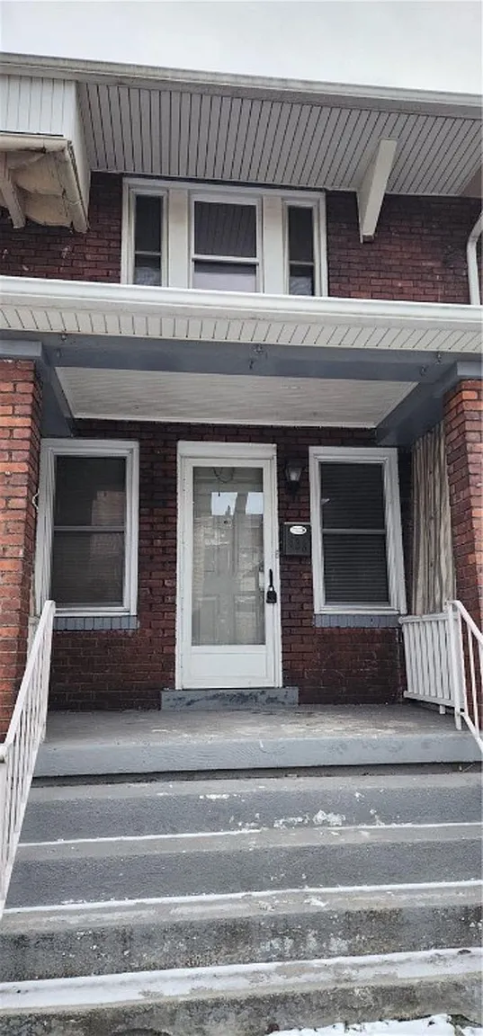 536 Howard St photo 1