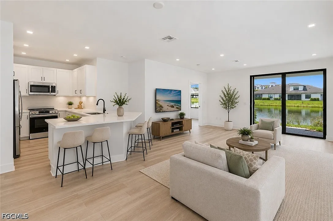 3 bed, 2.5 bath, 1590 sqft, $2,400 — Photo 1