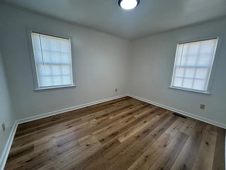 1021 N Lafayette Ave — Photo 8