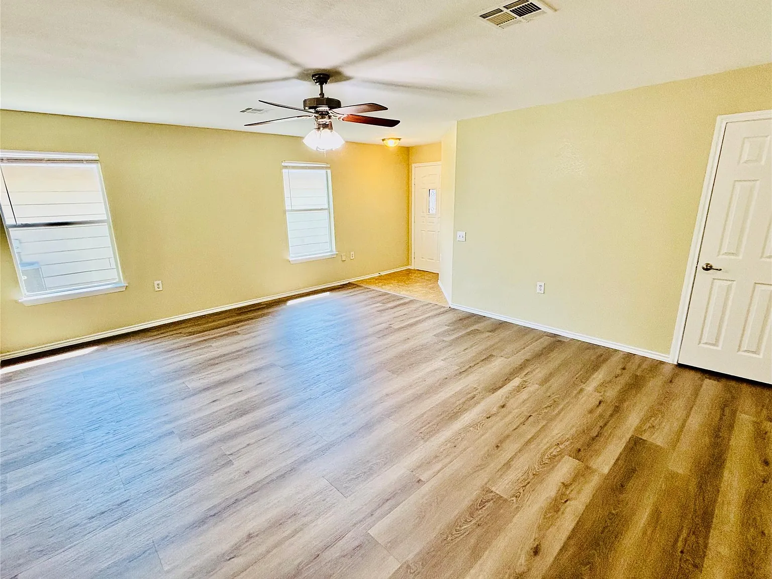 4 bed, 2.0 bath, 1586 sqft, $2,100 — Photo 3