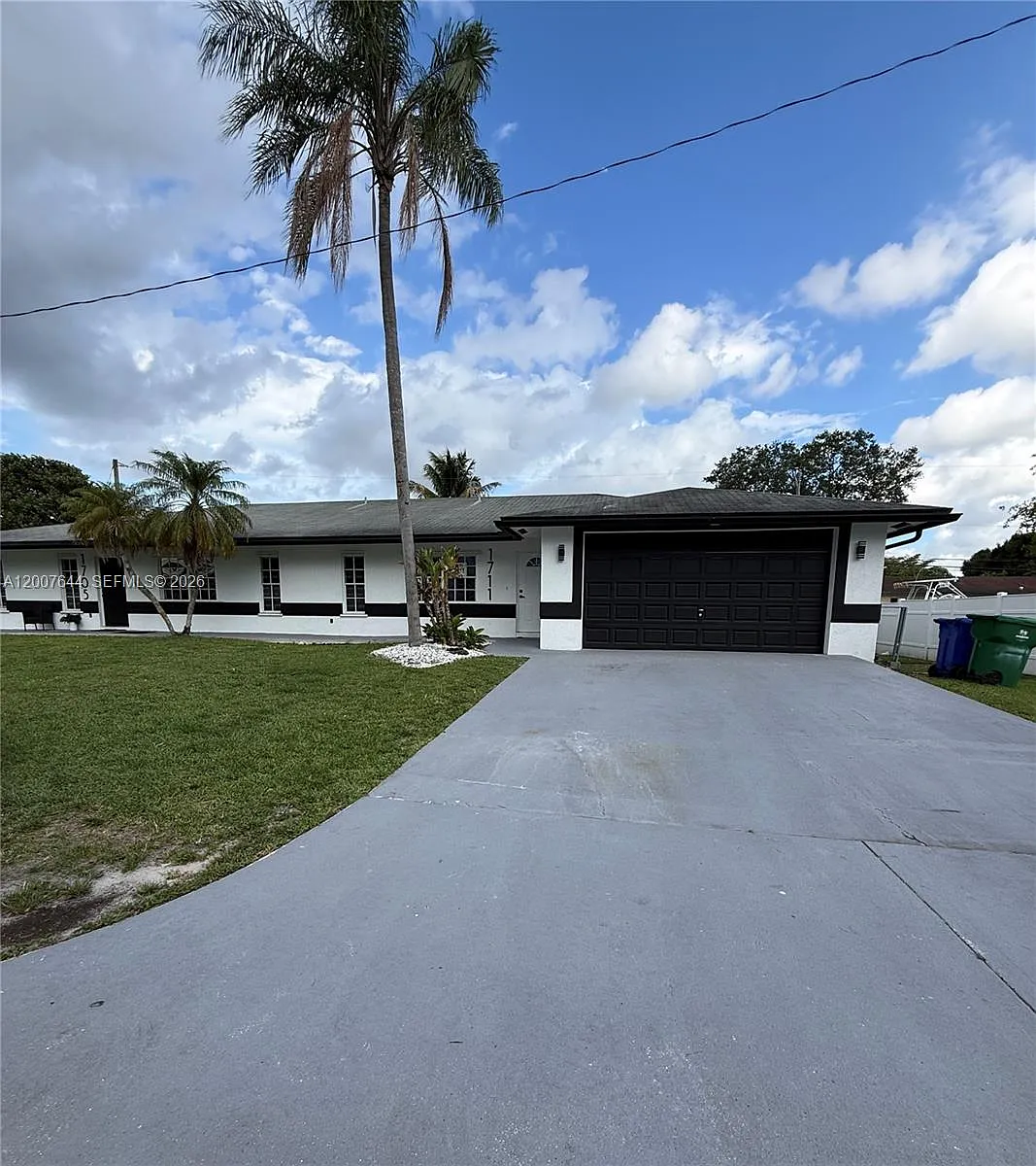 Building Photo - 1711 SW 100th Ave #1-2