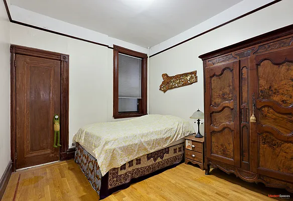 Sold by Modern Spaces | media 12