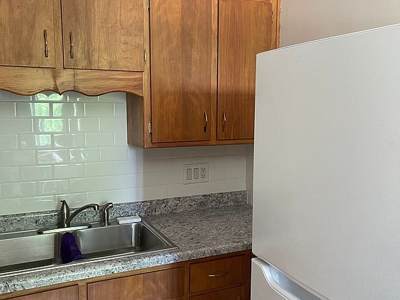 3rd image of 137 Wedgewood Dr