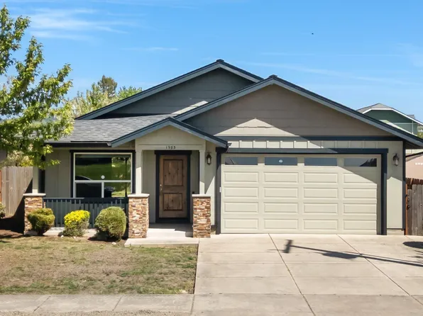 1983 S 12th St, Lebanon, OR 97355