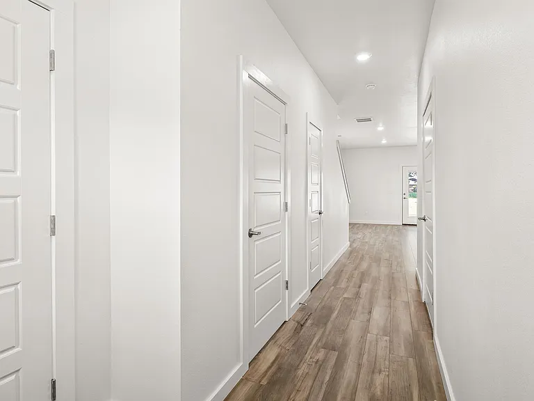 575 W Pickens Rd — Photo 14