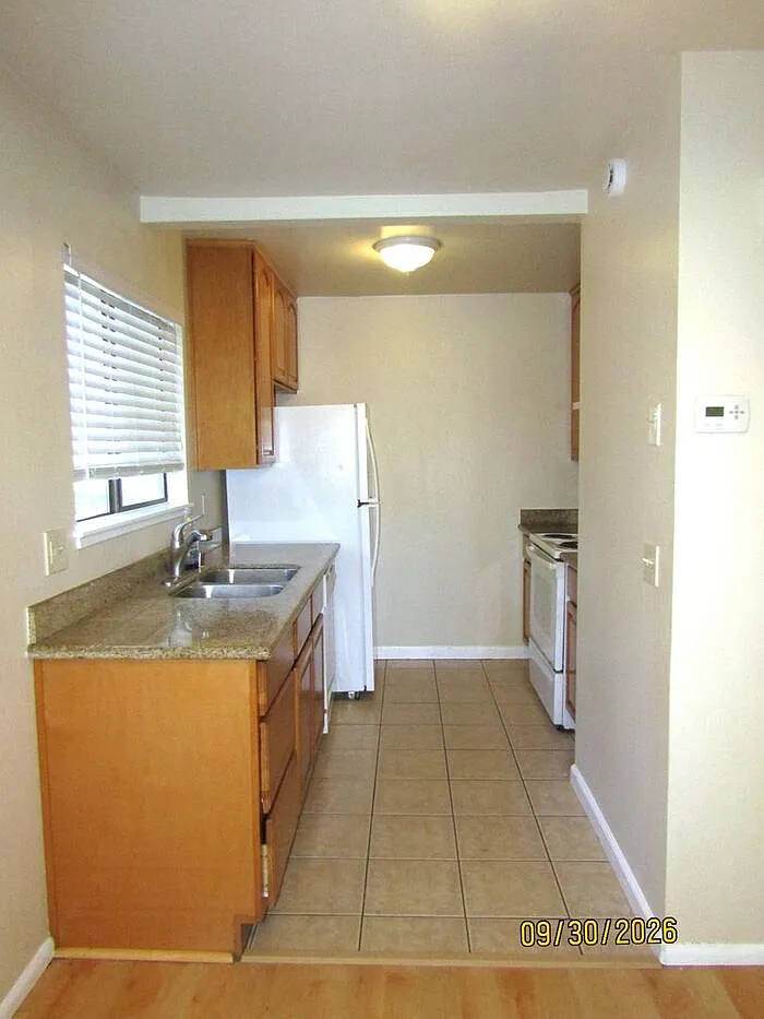 2 bed, 1.5 bath, 968 sqft, $2,050 — Photo 3