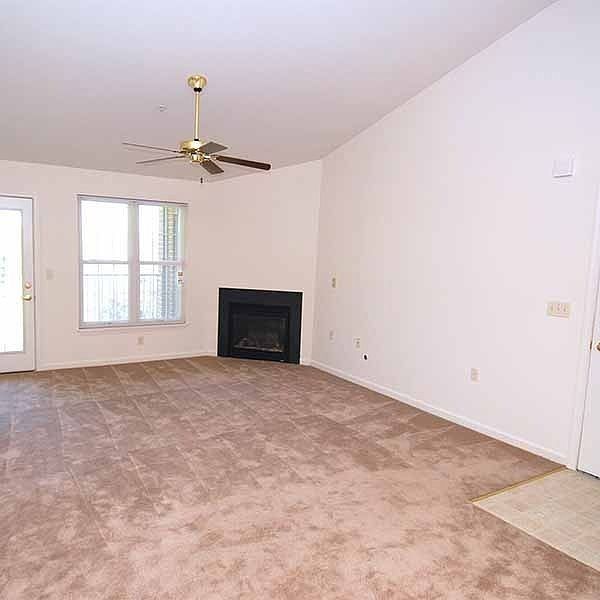 Stony Pointe Apartments - Living Room-2