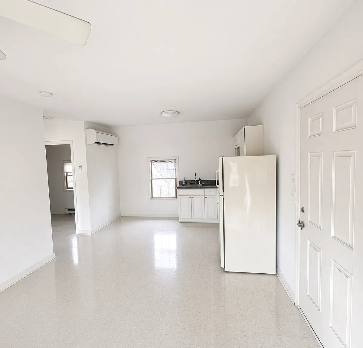 844 Round Hill Rd — Photo 2