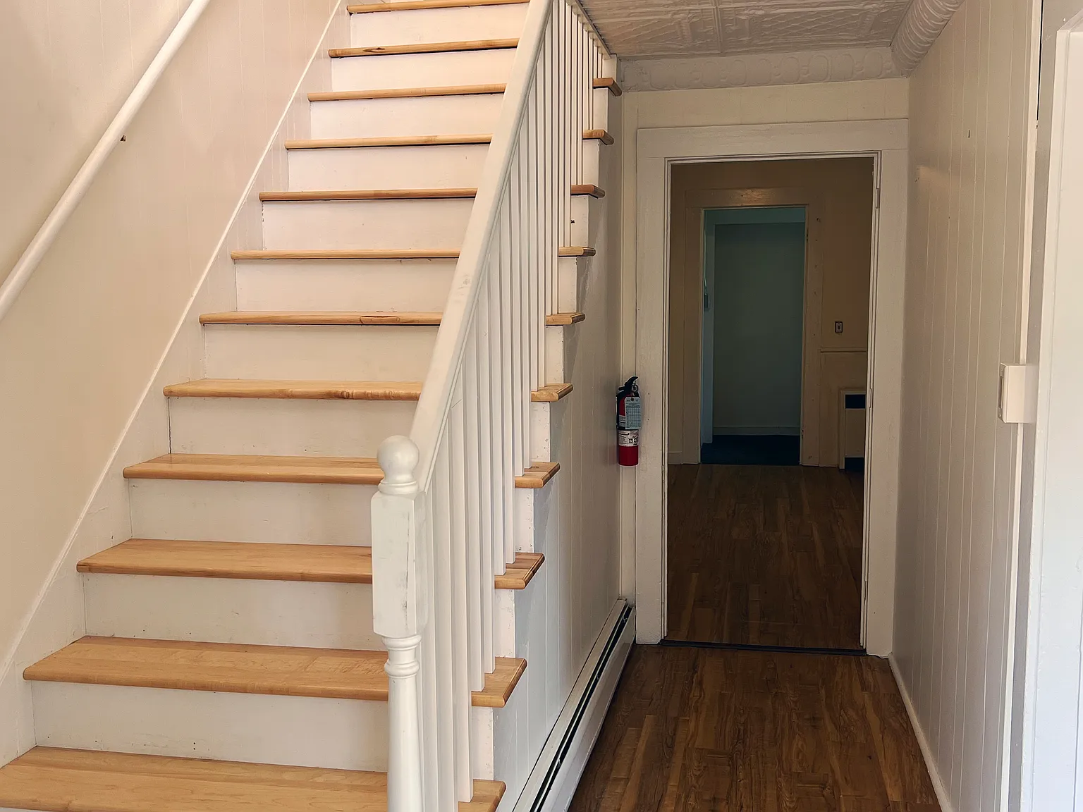 3 bed, 1200 sqft, $2,000 — Photo 2