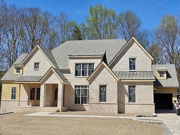2nd image of 640 Claxton Ln