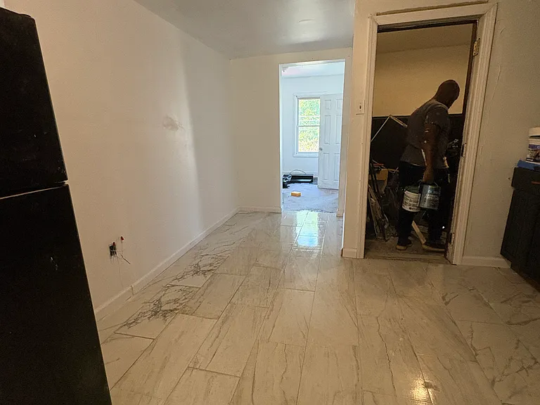 178 N Lake Ave #2 — Photo 6