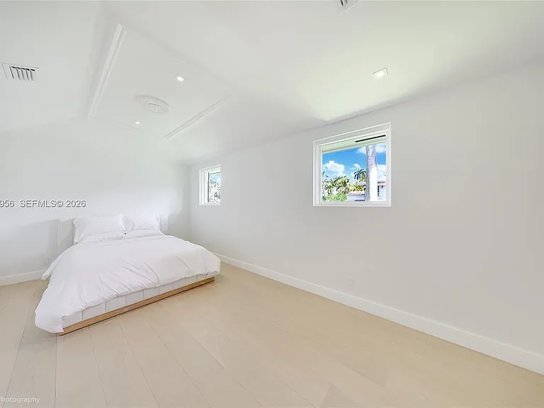 55 La Gorce Cir — Photo 25