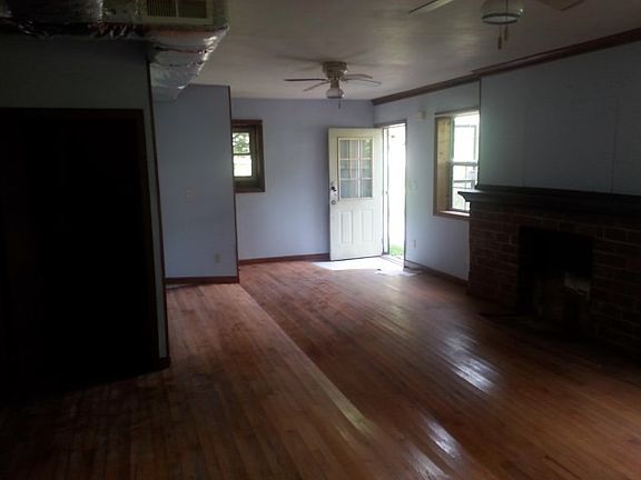 4th image of 1400 Sprucey Ln