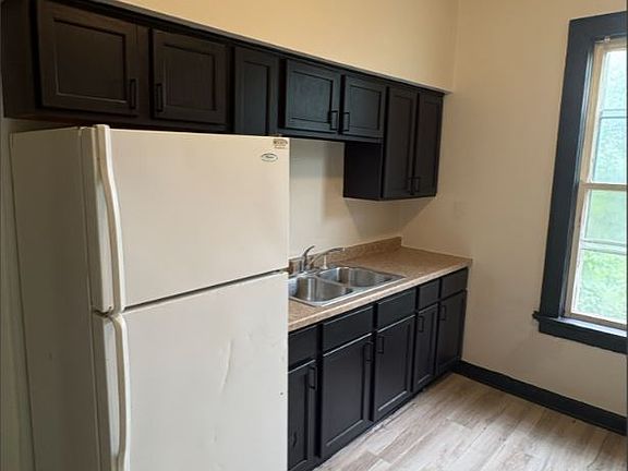 4th image of 2928 W Juneau Ave