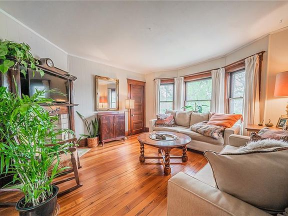4th image of 1001 Starkweather Ave