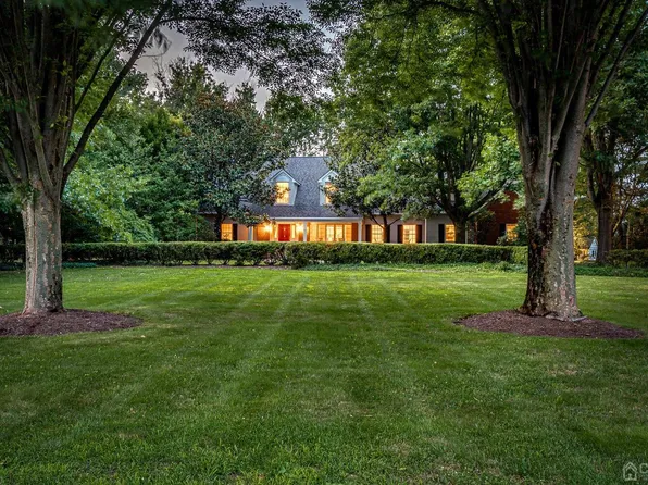 5 Millstone Ct, Cranbury, NJ 08512