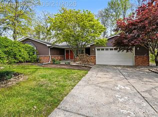 406 Fairwood Rd, Pinckney, MI 48169