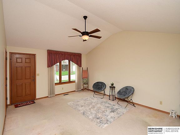 3rd image of 5821 Wood Ridge Ct Unit 5