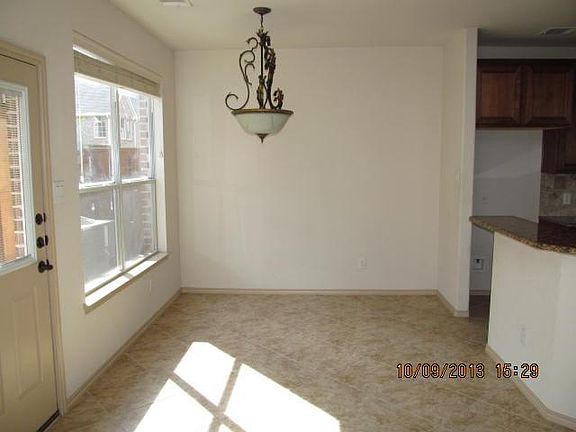 4th image of 210 Venice Trl