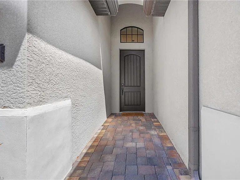 9234 Veneto Pl — Photo 20