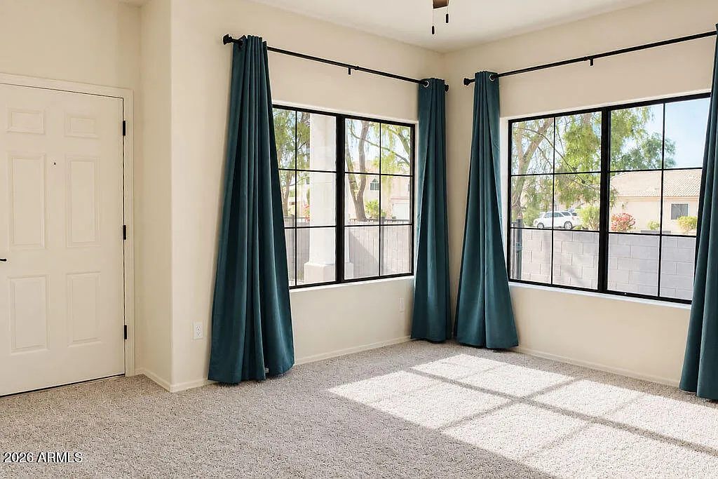 3 bed, 3.0 bath, 1932 sqft, $2,250 — Photo 2