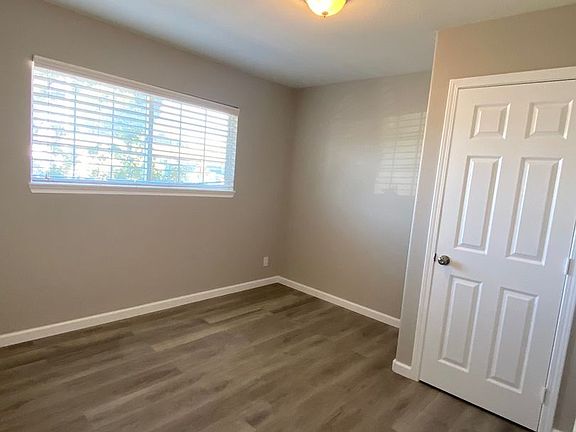 4th image of 1620 Fremont Ave