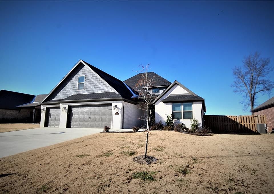 1st image of 1090 Huntleigh Dr