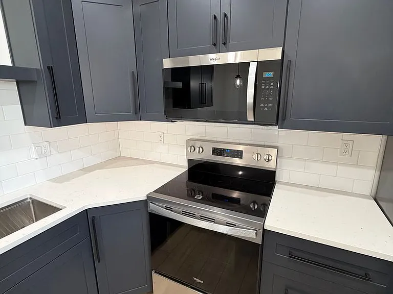 300 Seven Oaks Ln — Photo 14