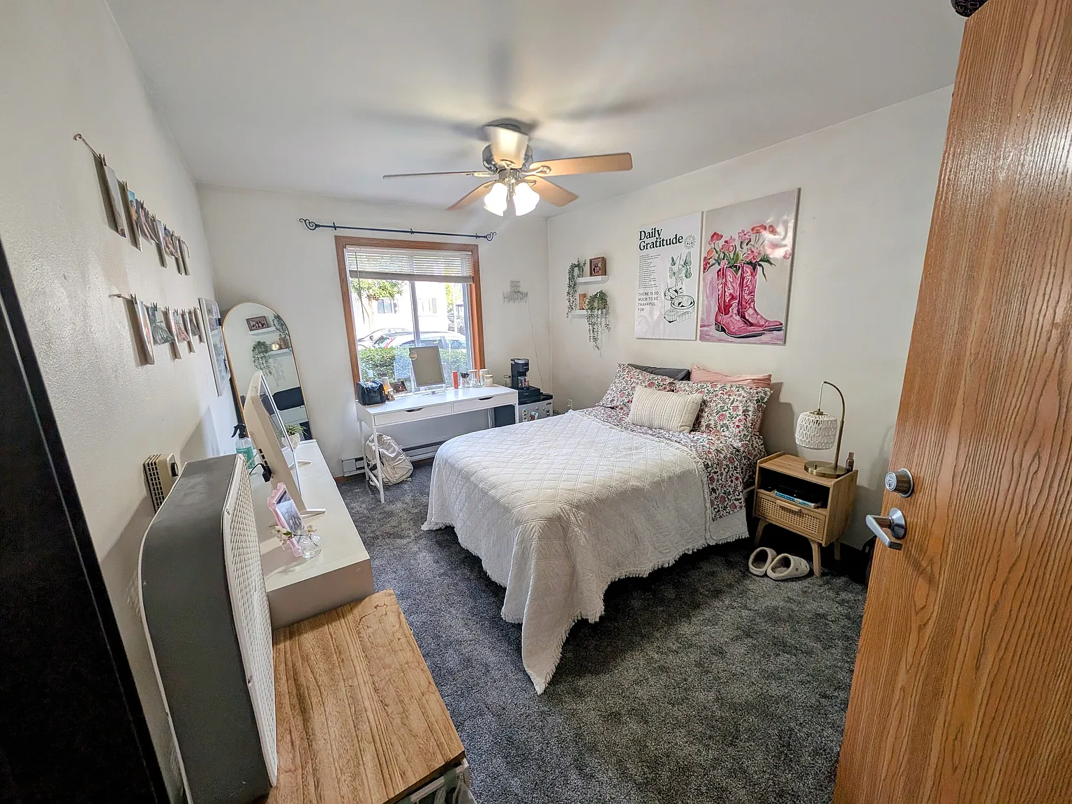 4 bed, 1200 sqft, $1,940 — Photo 1