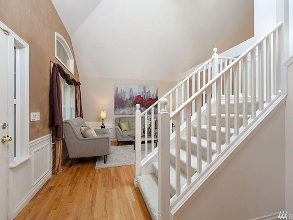 Entracne, Stairs, Living