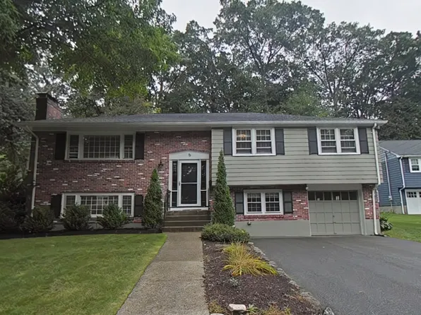 8 Kerrydale Rd, Needham, MA 02492