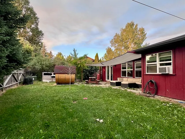 2512 Landoe Ave — Photo 2