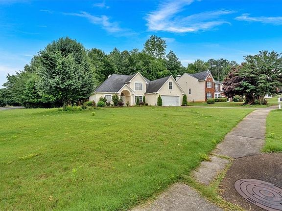 4th image of 200 Kensington Trce