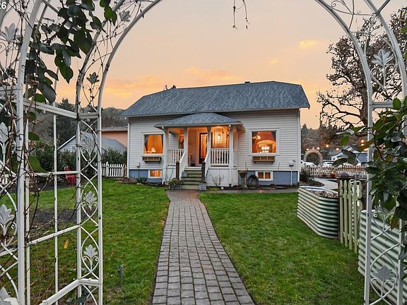 3rd image of 2207 SW 6th Ave