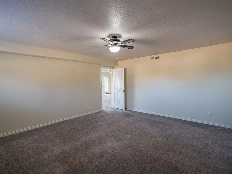 2541 W Spilsbury Ct — Photo 44