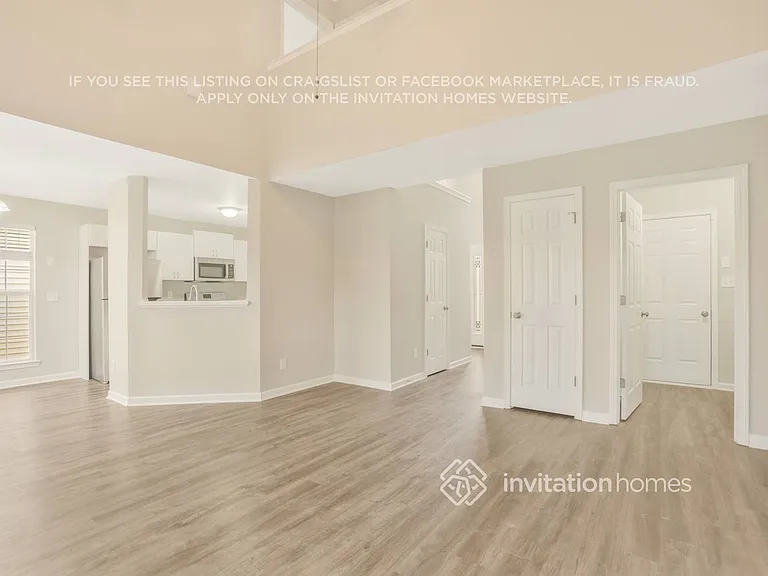 1009 Meadow Glen Cir — Photo 7