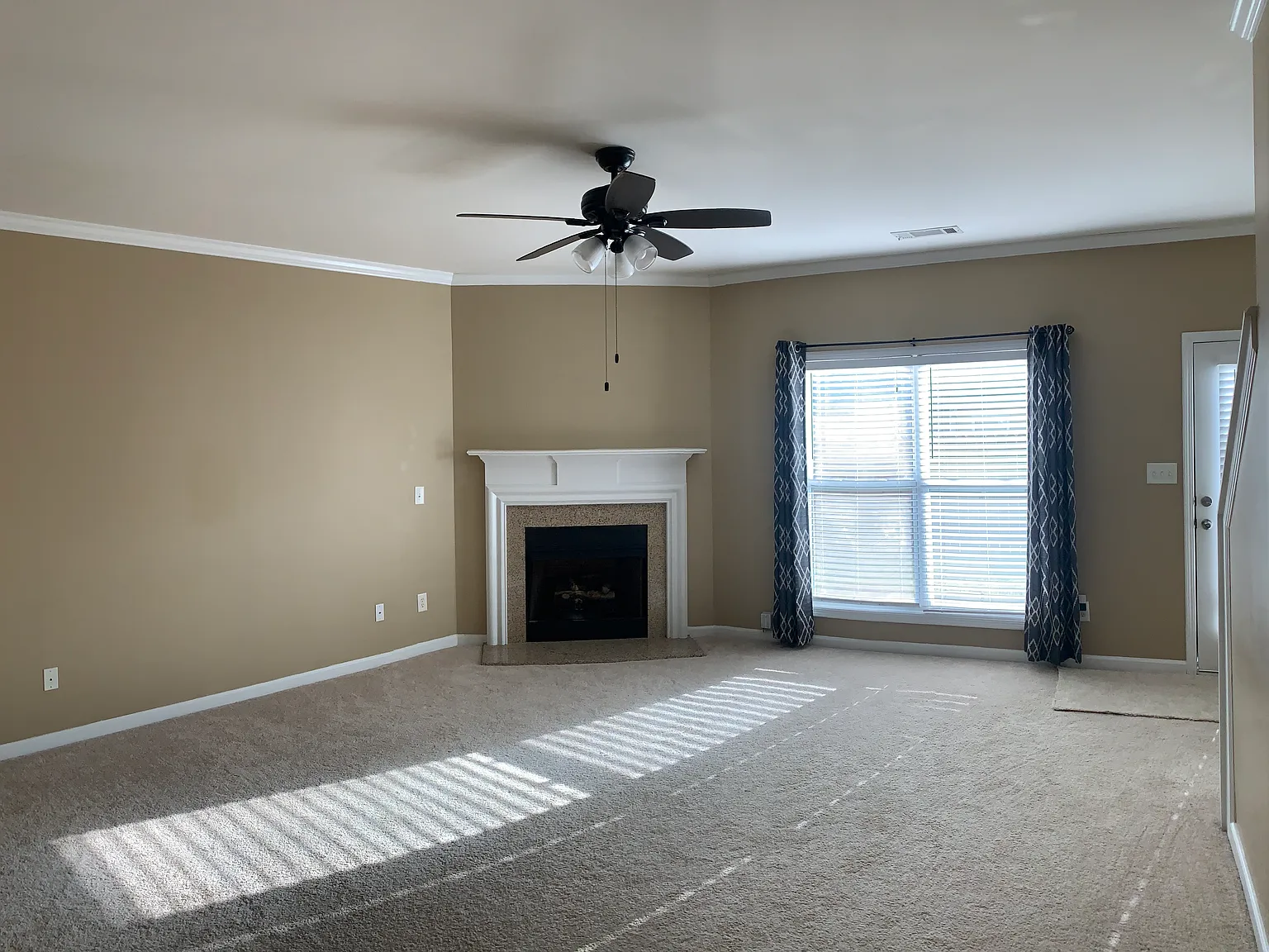 1932 Dilcrest Dr — Photo 4