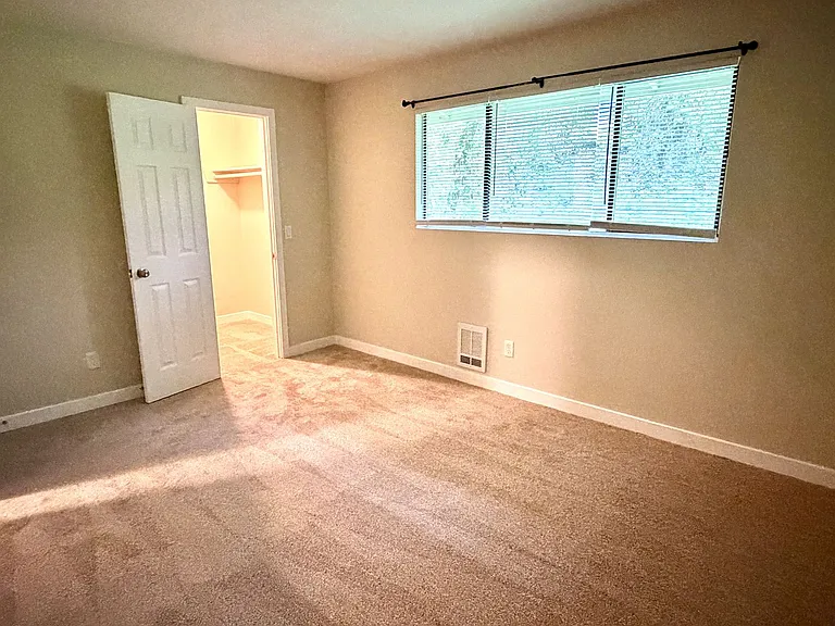 American Lake Townhomes — Photo 15