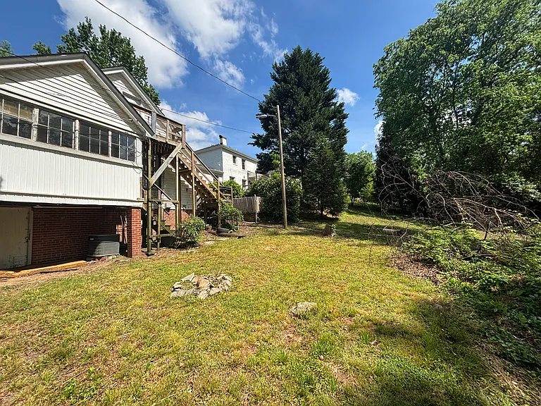 298 N Fairview Ave #B — Photo 4