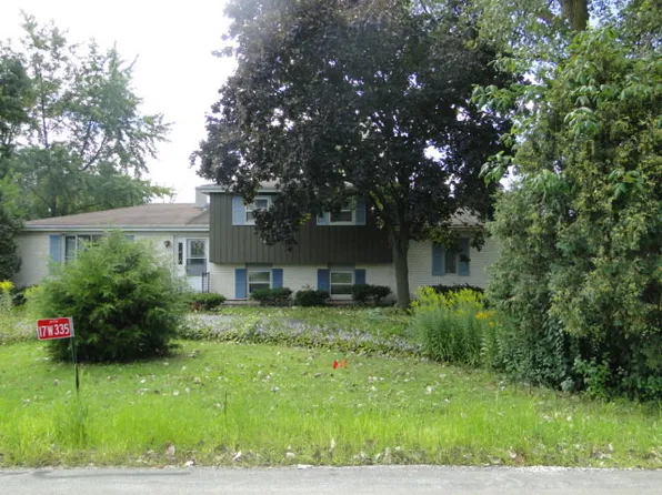 17W335 Forestview Dr, Bensenville, IL 60106