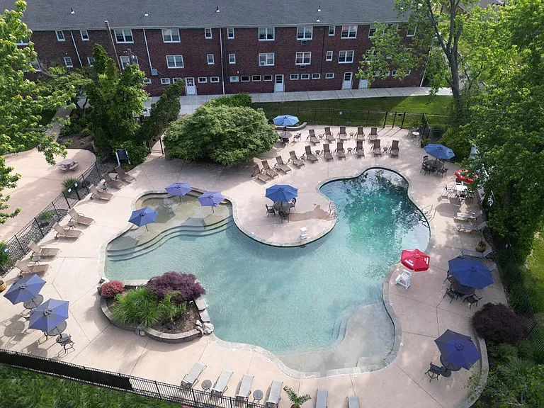 Rivercrest Apartments — Photo 16
